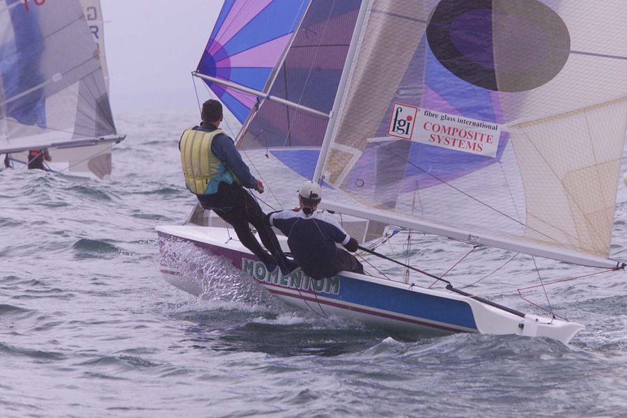 The first victory in the Quebramar - 505 World Championship, that started today (22th of September), went to the australians Brett Van Muster / Geoff Lange.