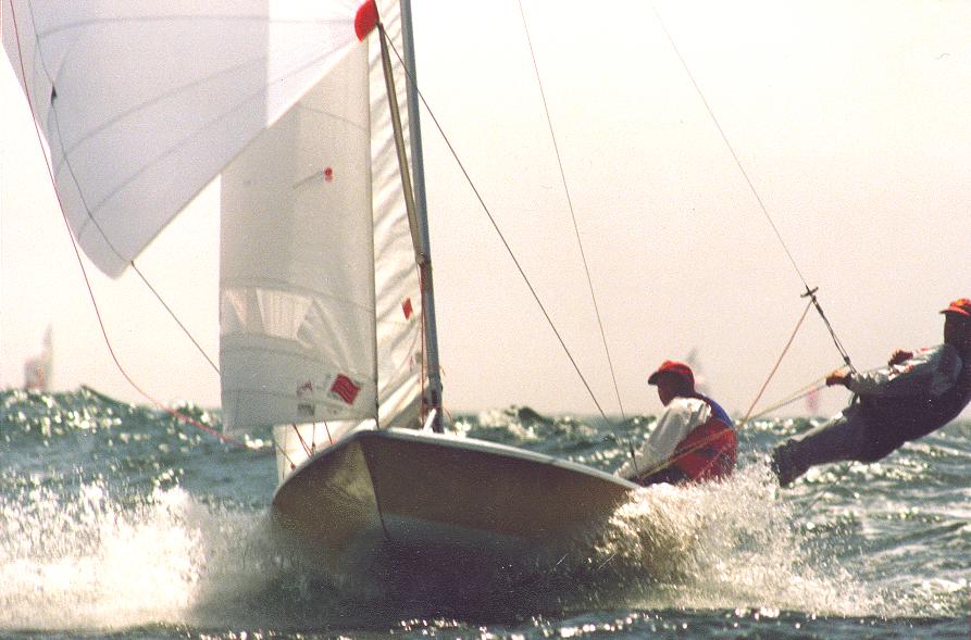 Ebbe Rosen & Olle Wenrup, SWE-8232, at "suicide mark" - 1992 Worlds in Santa Cruz.   (68 Kb)