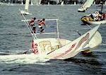 Klicka bilden!  18-foot skiff sailing in Sydney harbour - photo by Ebbe Rosen